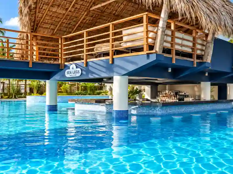 Sea Legs swim-up bar at Dreams Flora Cabeza de Toro surrounded by tropical pool